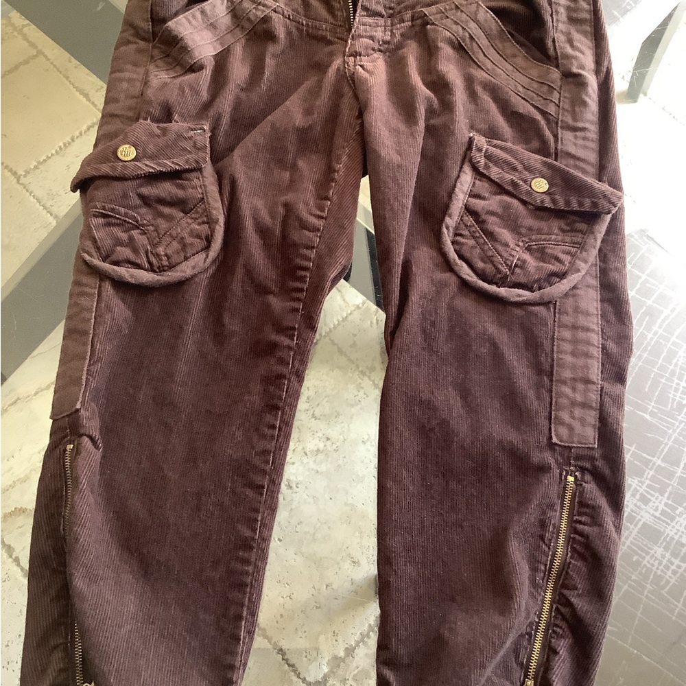 ROCA WEAR KIDS PANTS SIZE 5 unisex